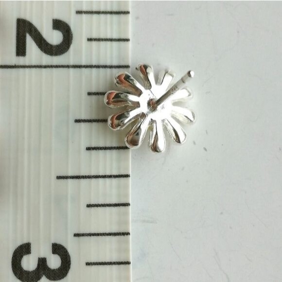 New sterling silver 14k gold daisy stud earrings - Picture 5 of 9